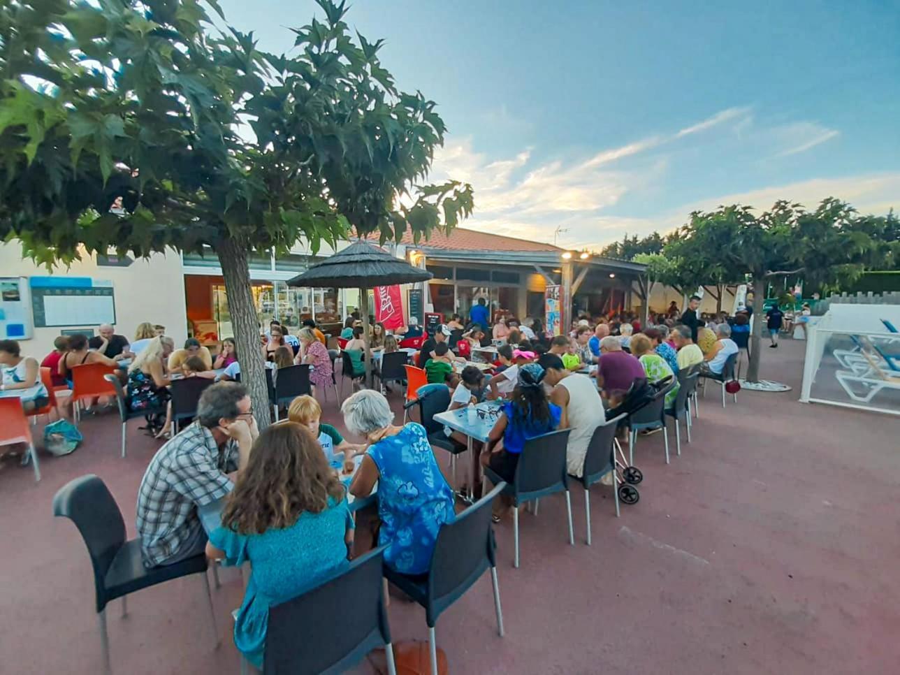 Camping Les Brillas Les Moutiers Exterior photo