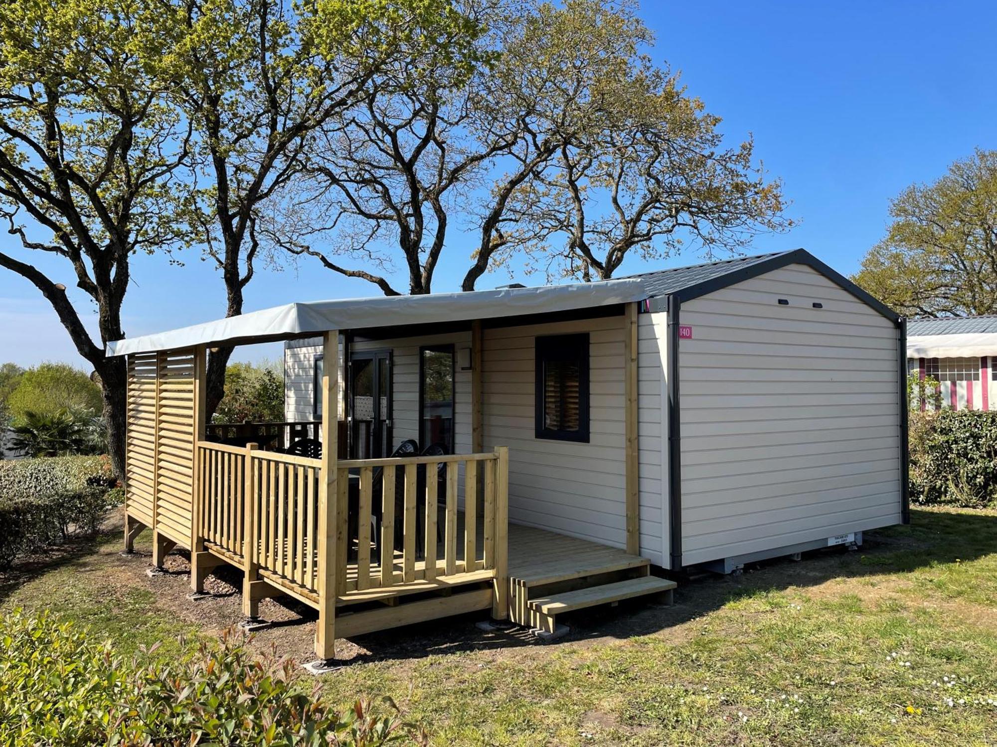 Camping Les Brillas Les Moutiers Exterior photo